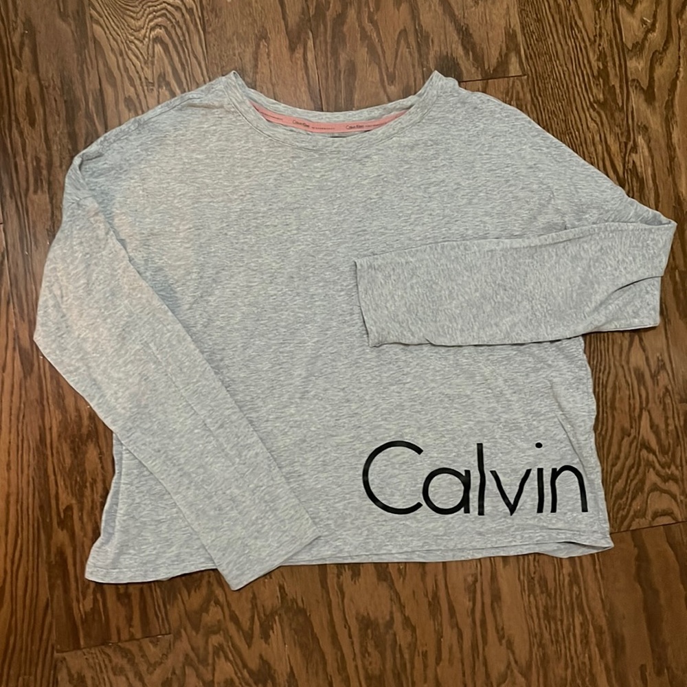 Calvin Klein Performance long sleeve cropped light gray top. Size Large.